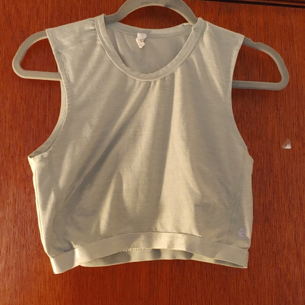 Women's athletic crop tank
